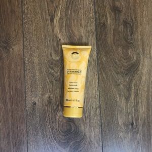 Body scrub vitamin C Elizabeth Grant barely used